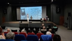 photo1